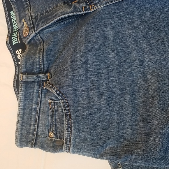 lee total freedom straight leg jeans